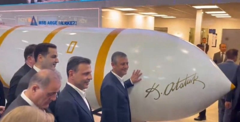 Özgür Özel SAHA 2026’yı Gezdi, Yıldırımhan İlgi Odağı Oldu